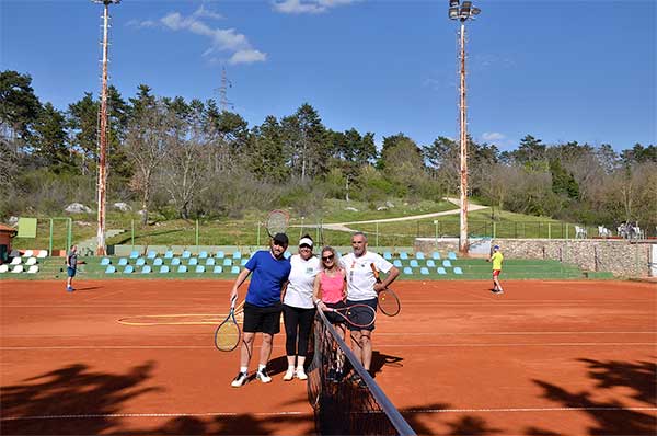 Išijas tenis liga