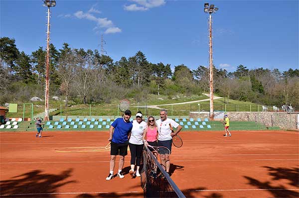 Išijas tenis liga
