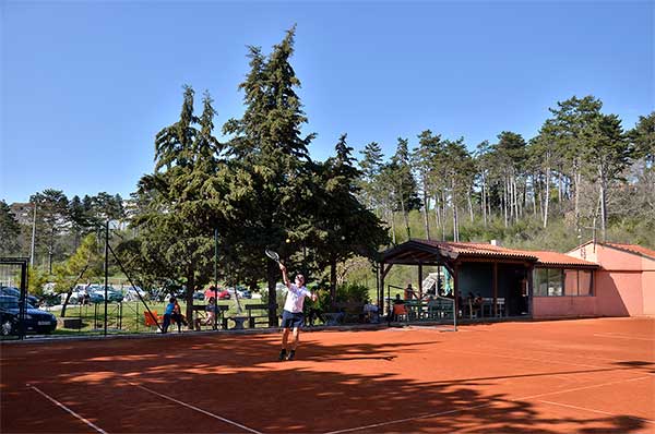 Išijas tenis liga