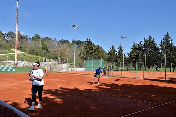 Išijas tenis liga