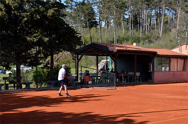Išijas tenis liga