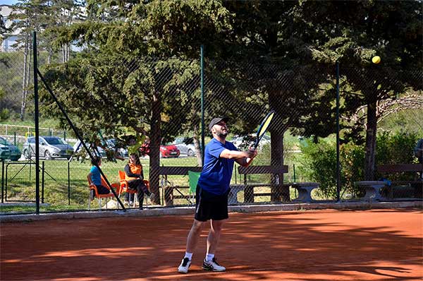 Išijas tenis liga