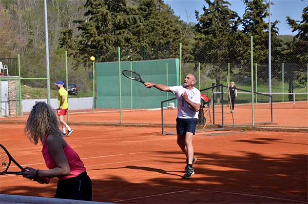 Išijas tenis liga
