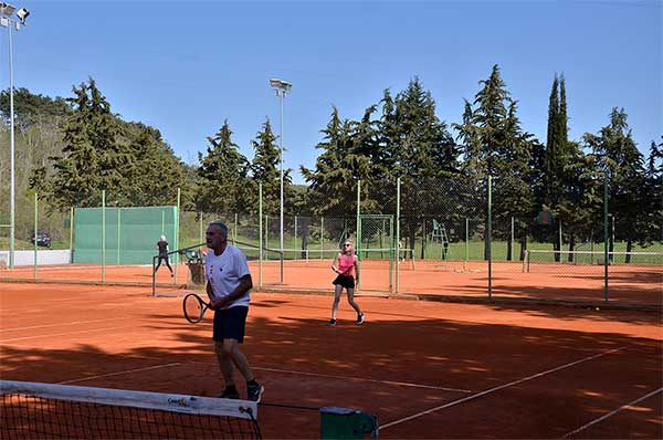 Išijas tenis liga