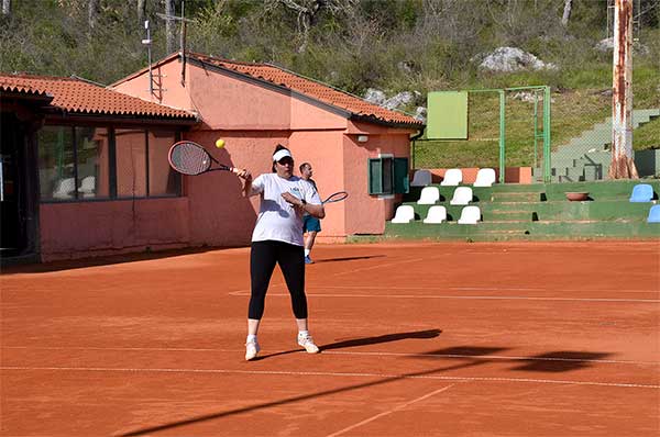 Išijas tenis liga