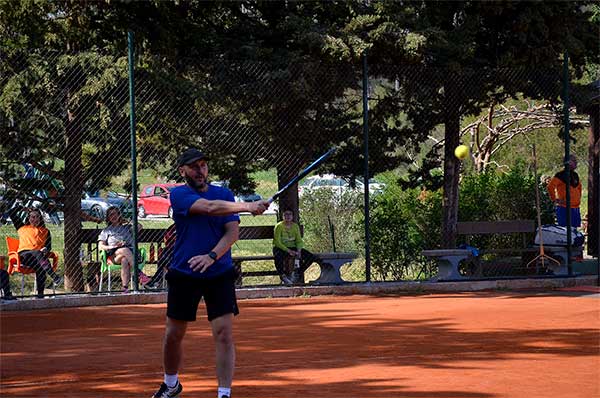 Išijas tenis liga